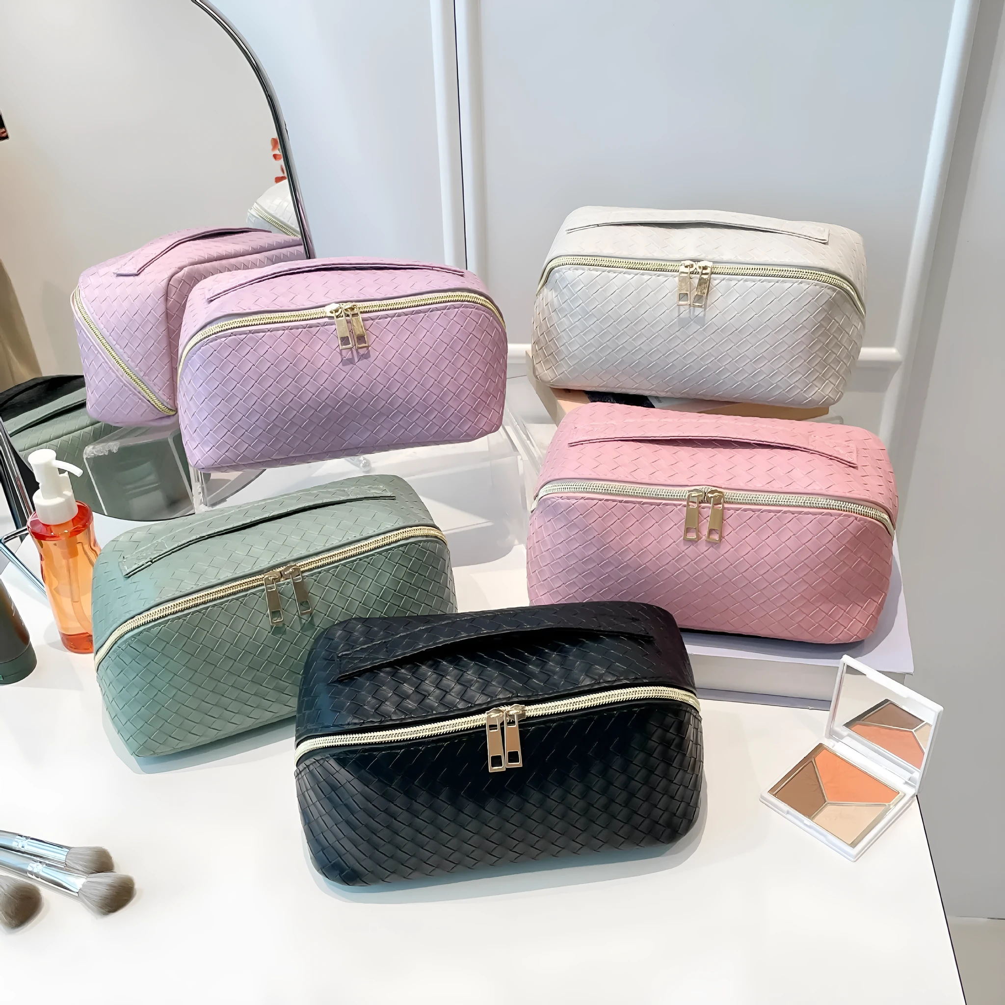 Waterproof large capacity PU storage bag for cosmetics in white, with zipper closure