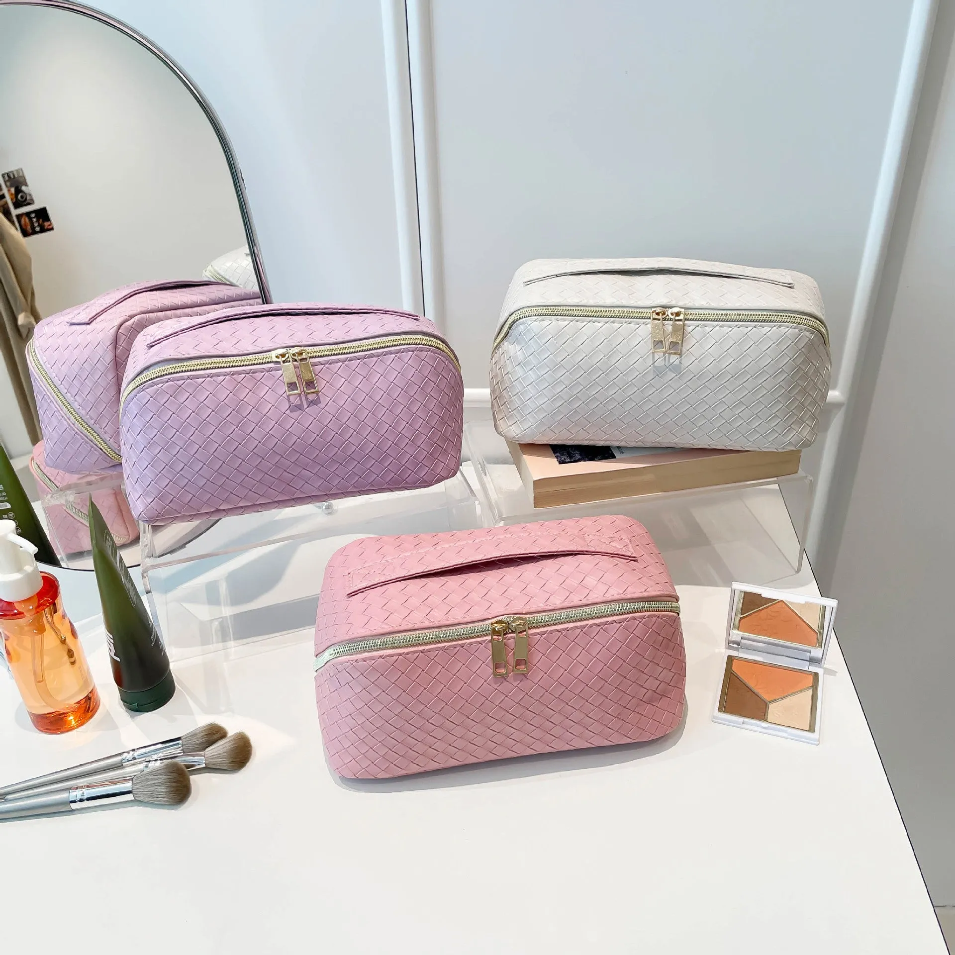 Waterproof large capacity PU storage bag for cosmetics in white, with zipper closure