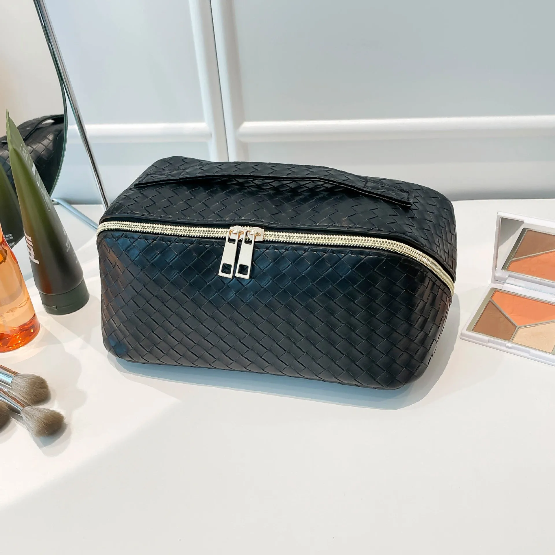 Waterproof large capacity PU storage bag for cosmetics in white, with zipper closure