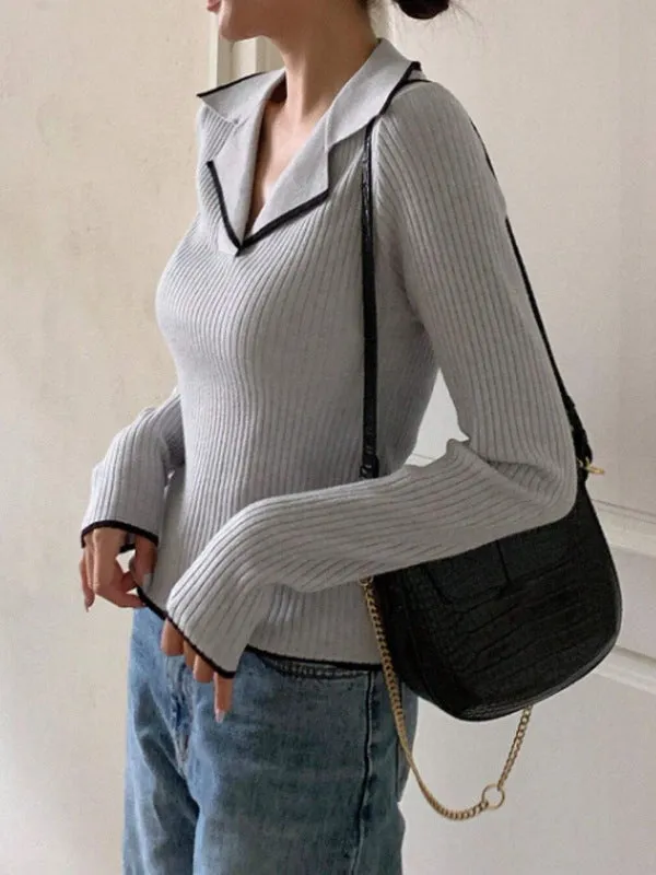 V-neck hemmed pullover sweater in solid colour with vertical sunken stripe pattern, long sleeves, slim fit