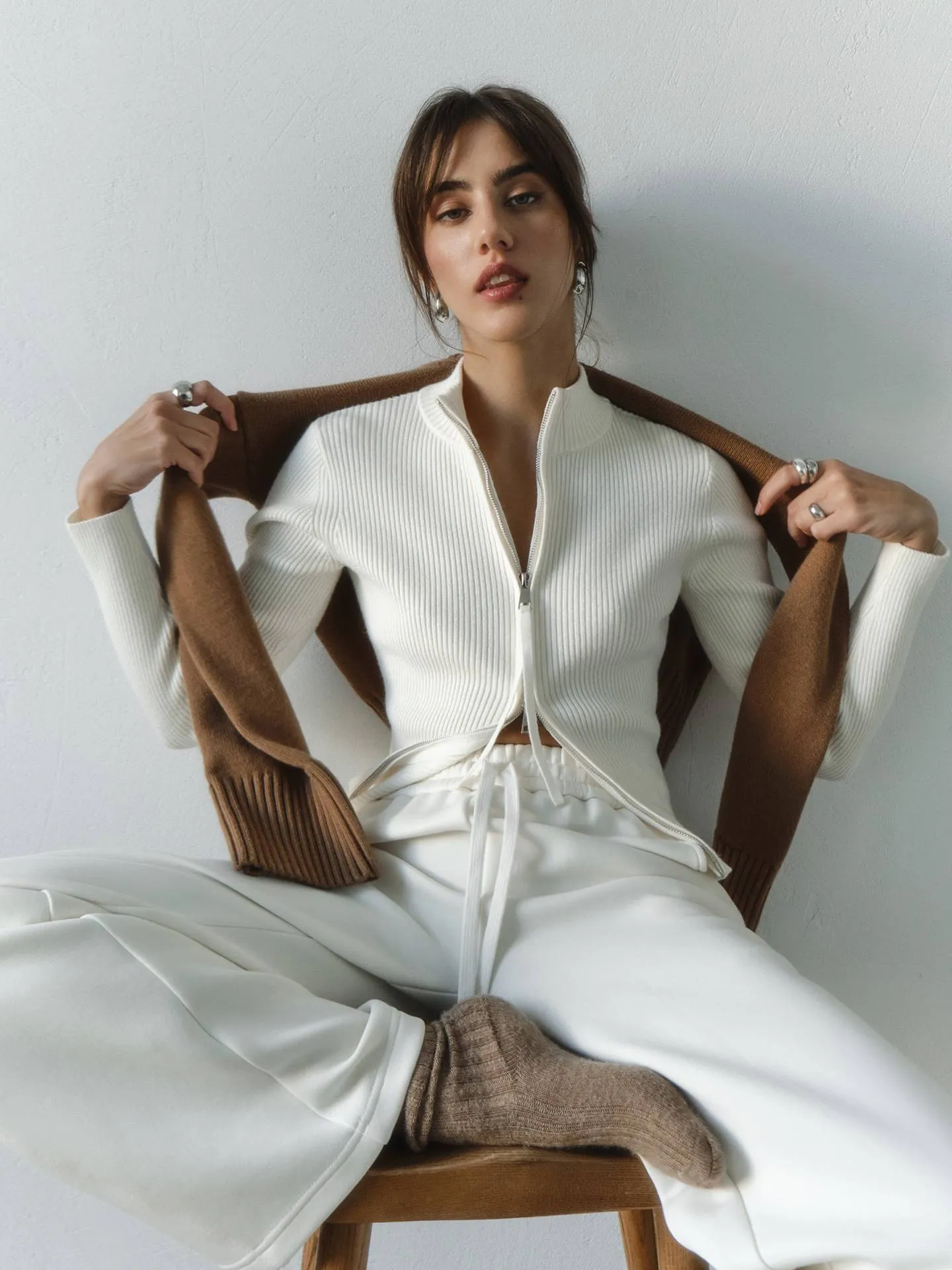 Zipper slim fit stand collar long-sleeve top in white for women – high waist viscose fibre street fashion bottoming layer