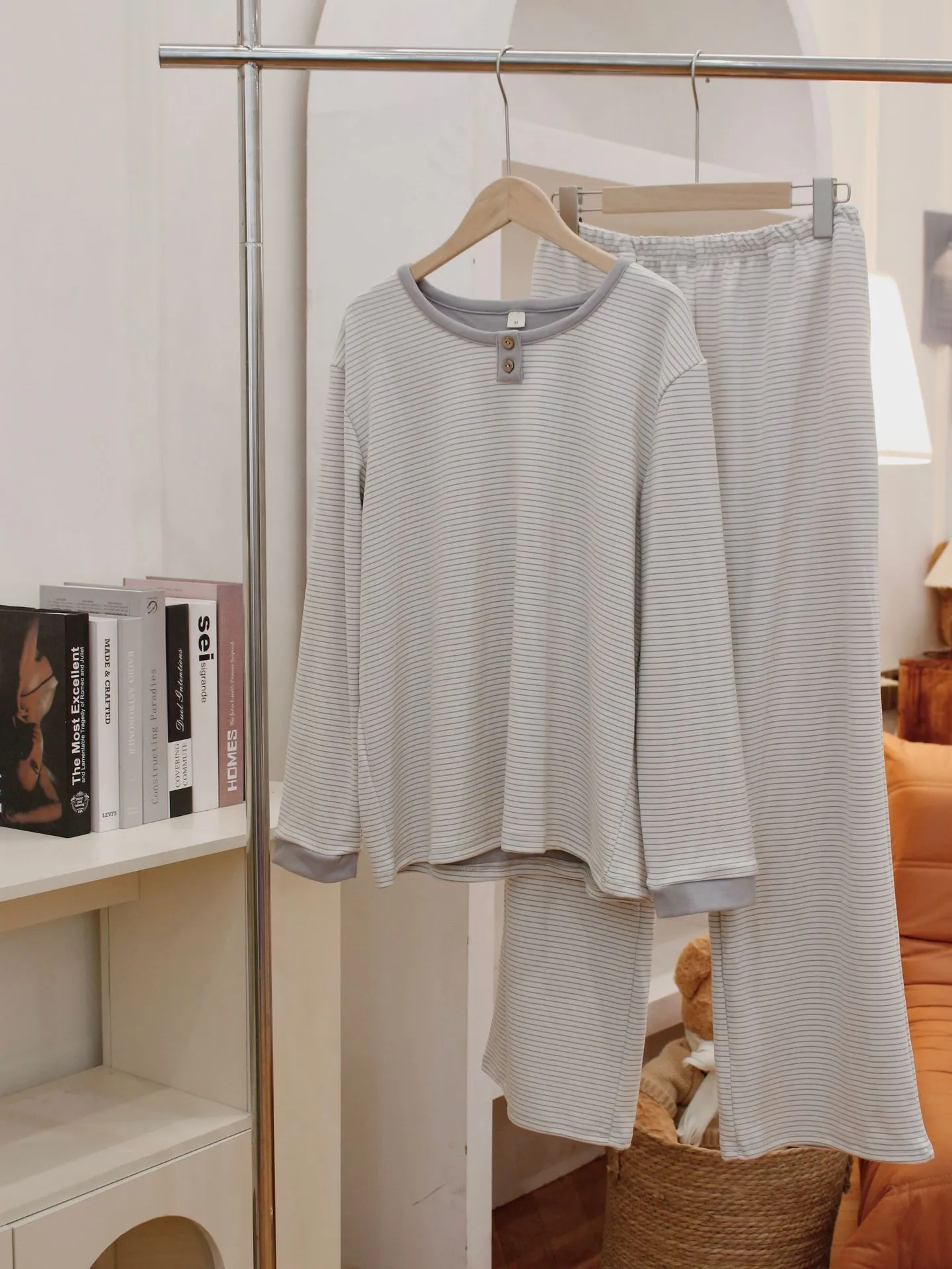 Women's de velvet round neck long-sleeved striped pyjama suit with trousers in light blue beige brown gray pink silver gray