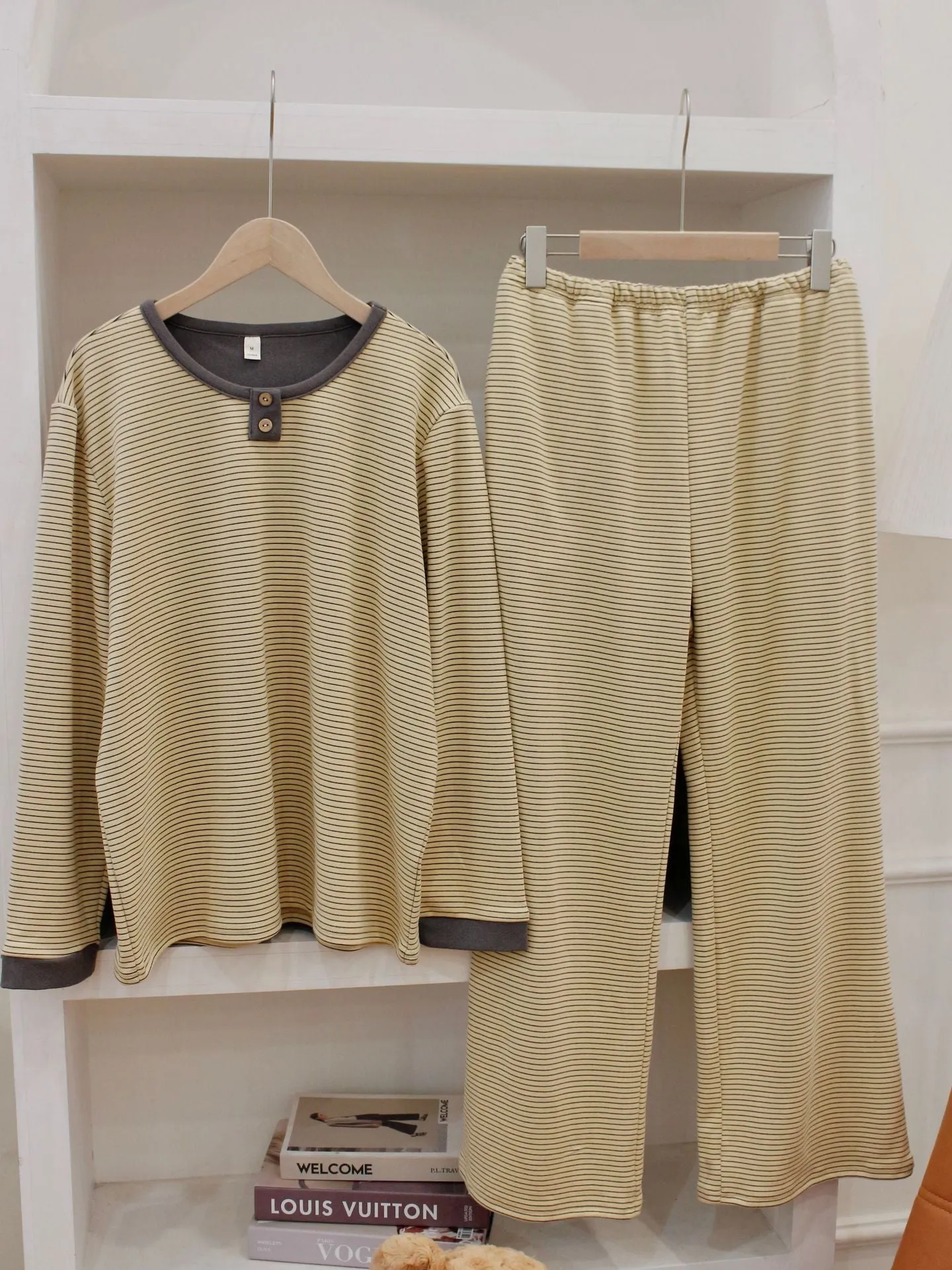 Women's de velvet round neck long-sleeved striped pyjama suit with trousers in light blue beige brown gray pink silver gray