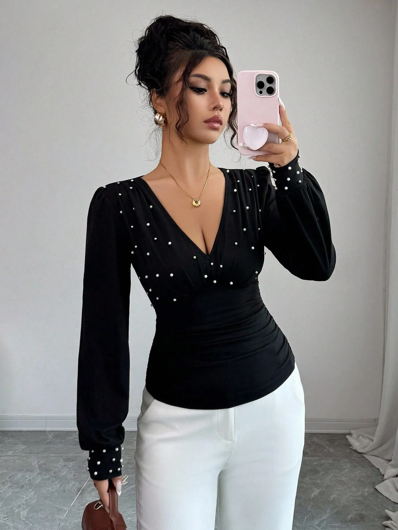 Women's solid colour bell sleeve t-shirt in black, v-neck, fitted polyester