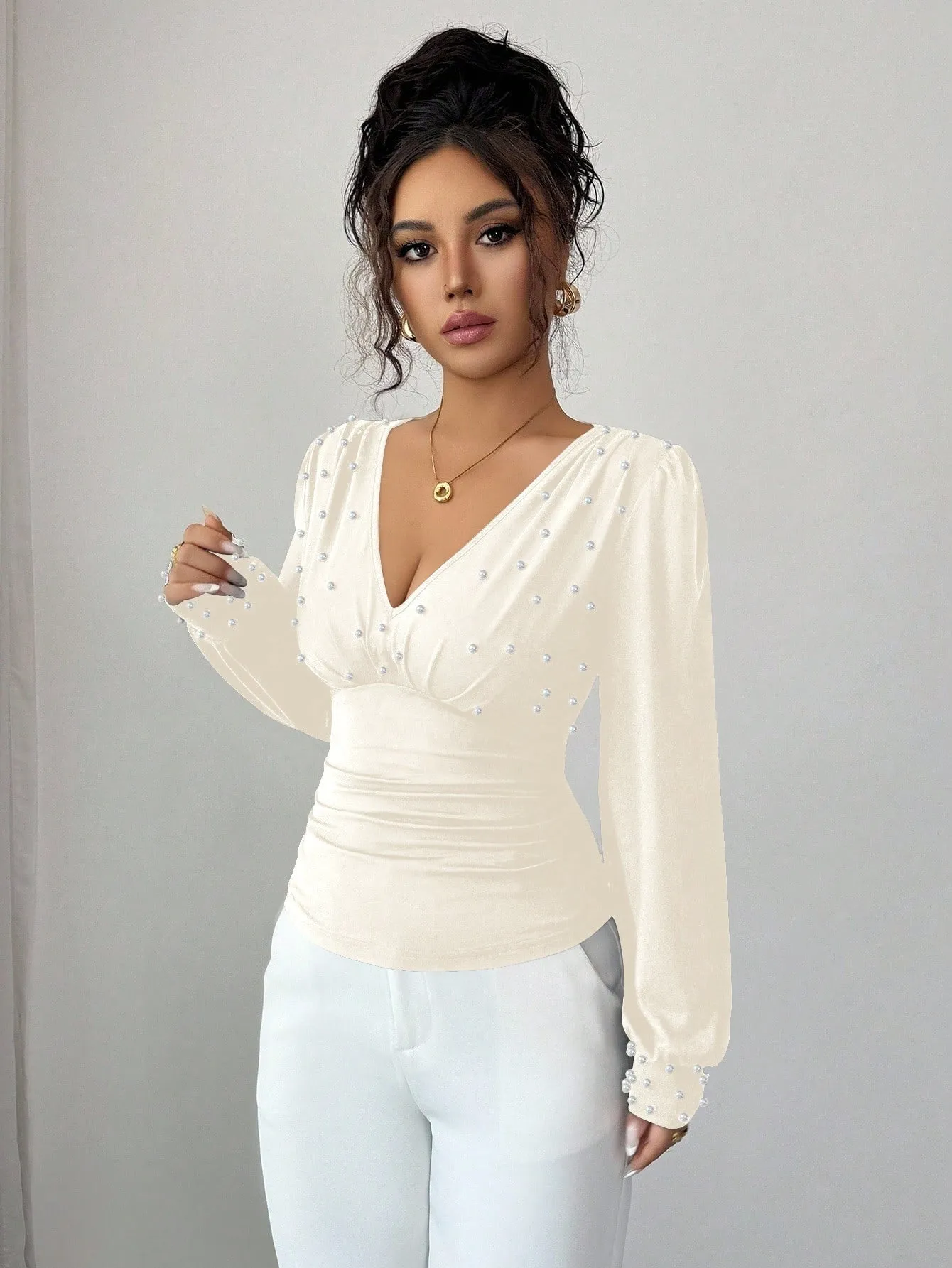 Women's solid colour bell sleeve t-shirt in black, v-neck, fitted polyester