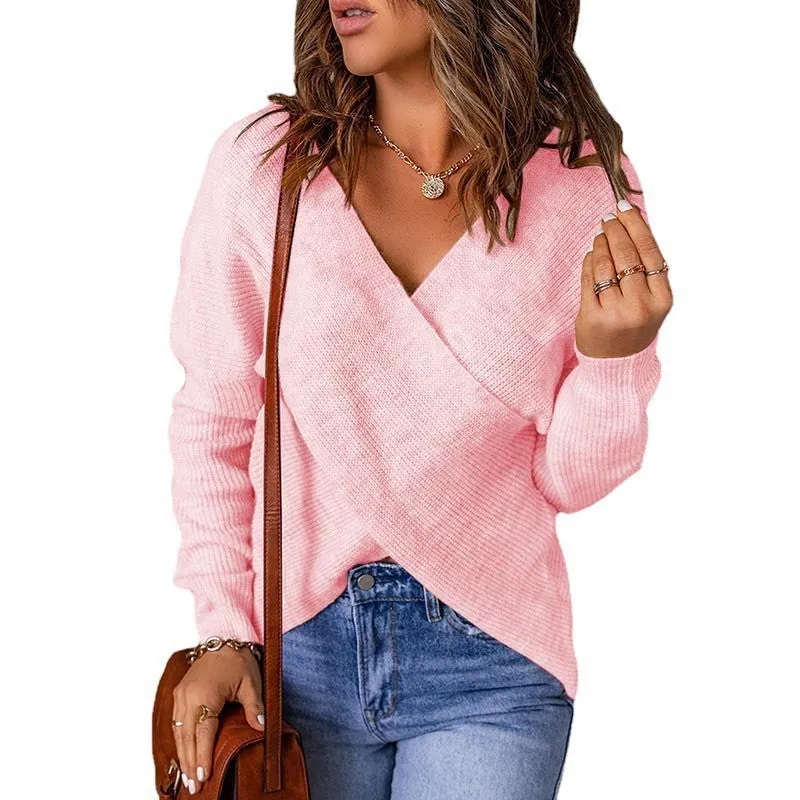 Women's loose fit pullover sweater in solid colour, long sleeve, polyester knit, front view