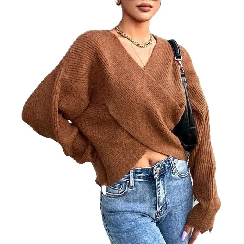Women's loose fit pullover sweater in solid colour, long sleeve, polyester knit, front view