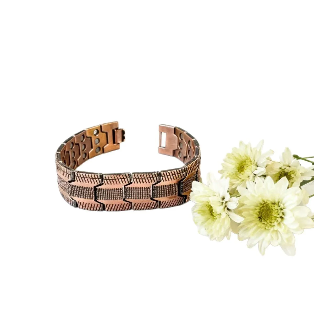 Retro bronze zinc alloy unisex magnet bracelet with geometric pattern and adjustable regulator