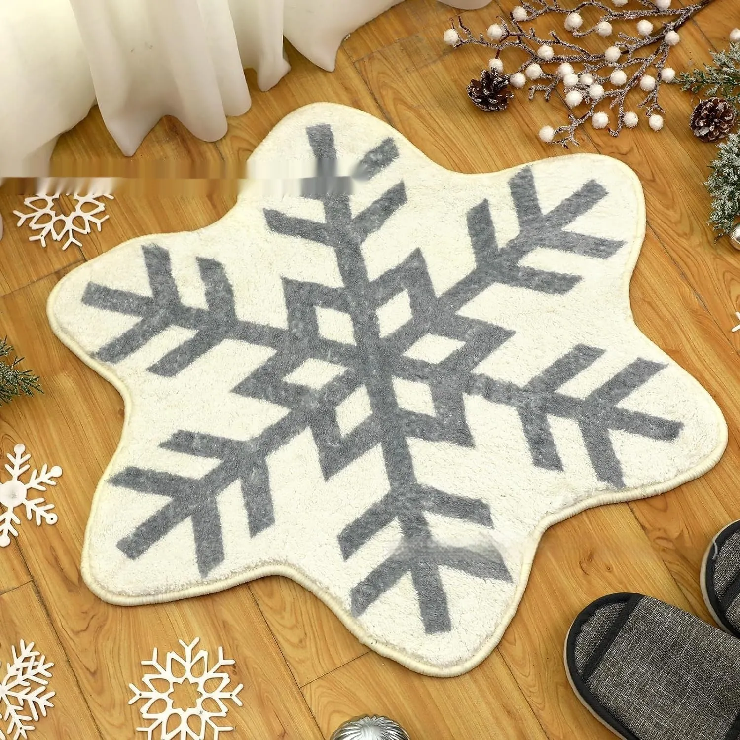 Christmas round polyester carpet in festive print, square shape on wooden floor