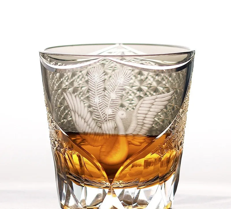 Japanese-style hand-carved crystal glass whiskey cup with retro Jianghu cut pattern and wooden box