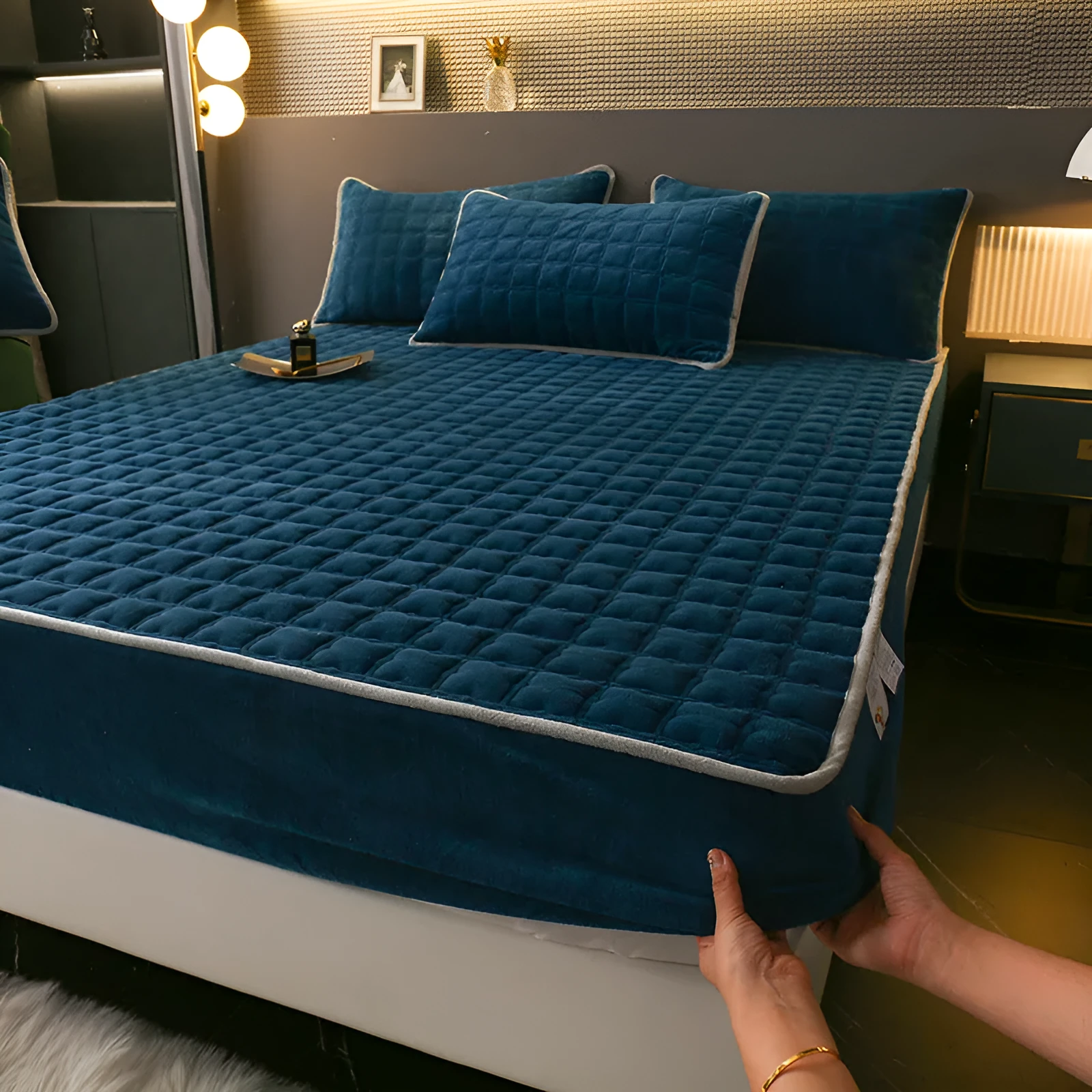 Fleece-lined milk fibre quilted fitted sheet for single bed winter thickened bedspread blue colour