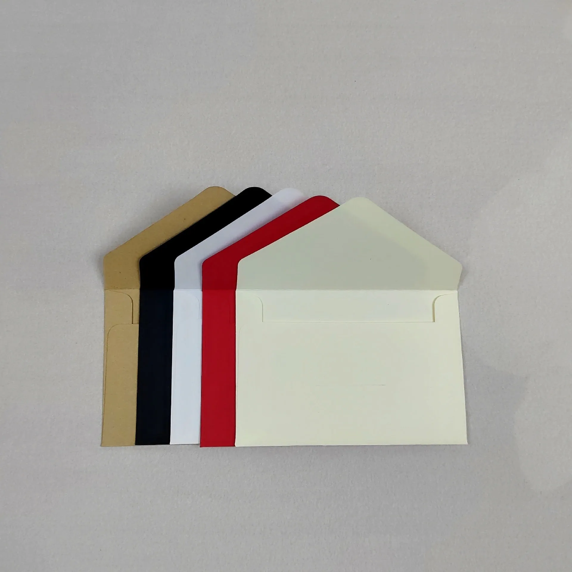 Pack of 100 kraft paper mini envelopes in beige, black, light brown, red, and white
