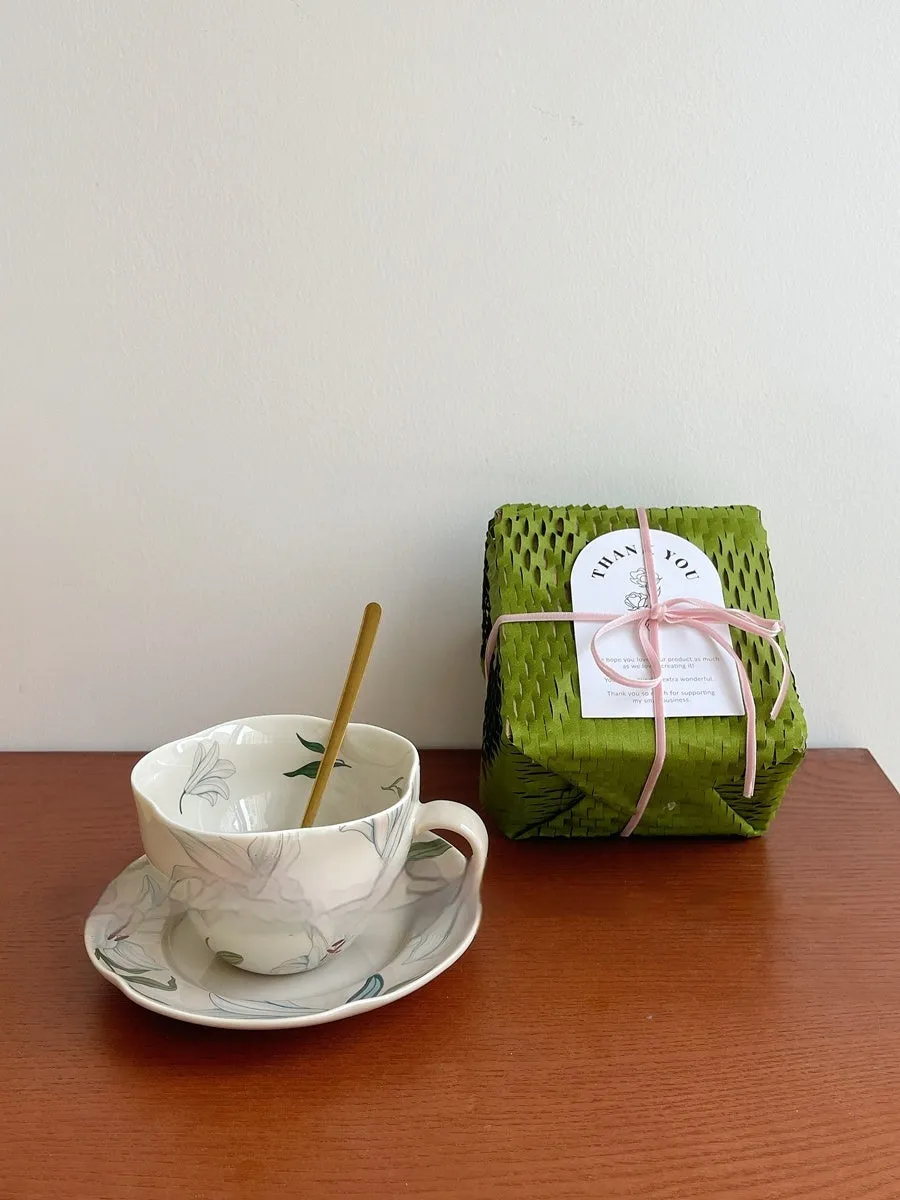 Chinese style Lily Wild Series ceramic cup set with plate, round bead or petal shape, pottery construction, straight drink lid