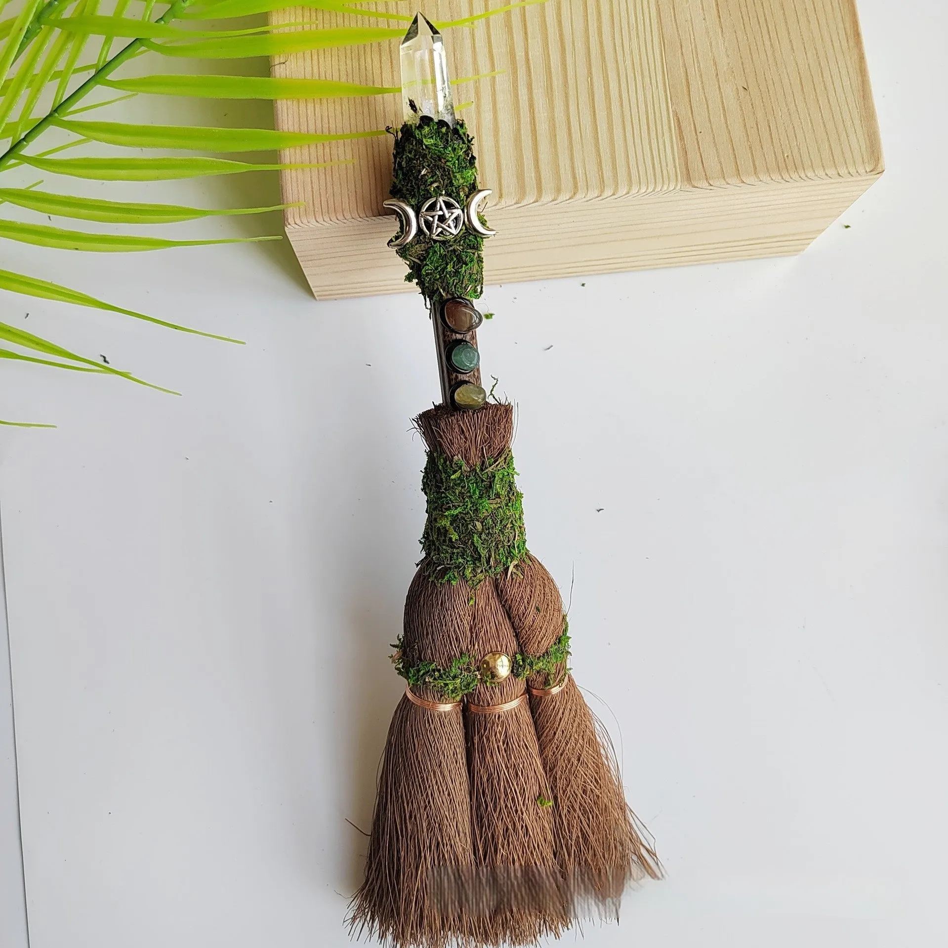 Natural chalcedony crystal single pointed column broom in white crystal colour handmade decorative prop