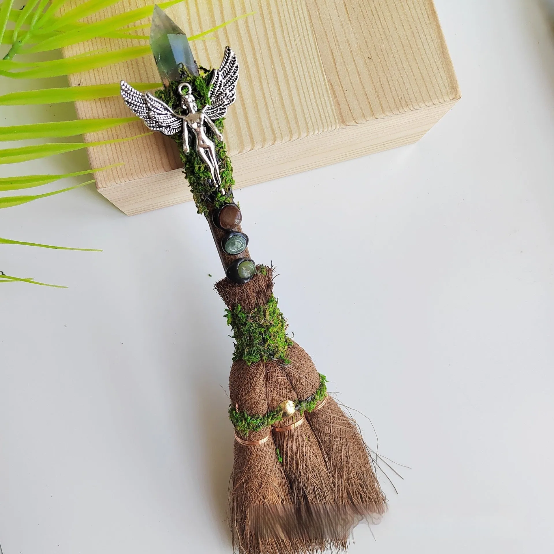 Natural chalcedony crystal single pointed column broom in white crystal colour handmade decorative prop