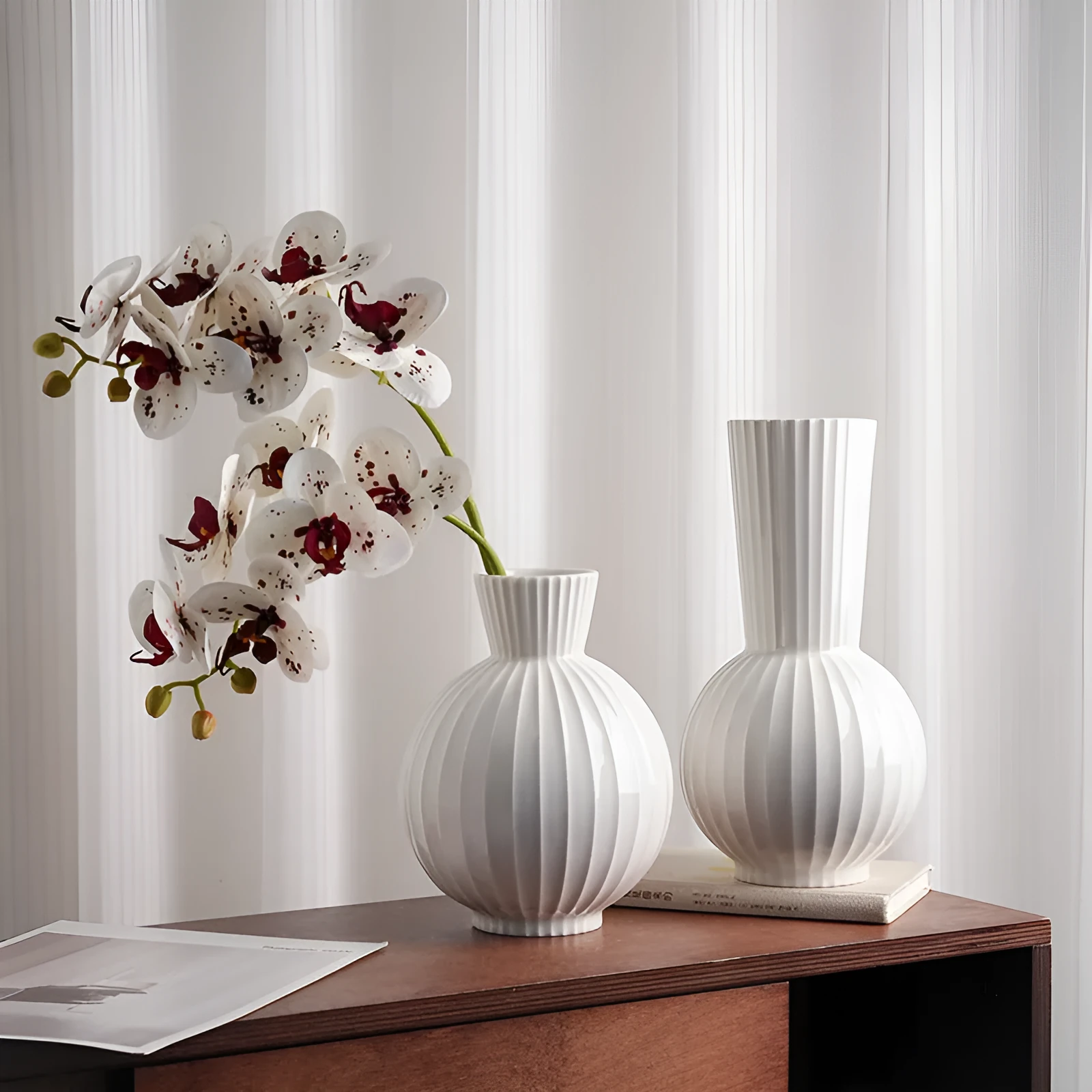 White ceramic striped ball vase American country style living room table decoration