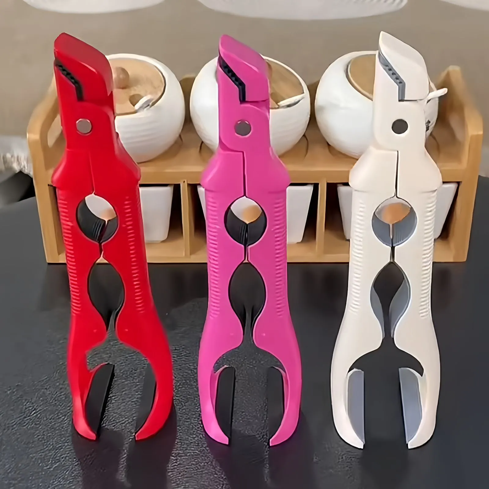 Three-in-one anti-scald clip in rose red with non-slip grip for bowls, plates, and bottles