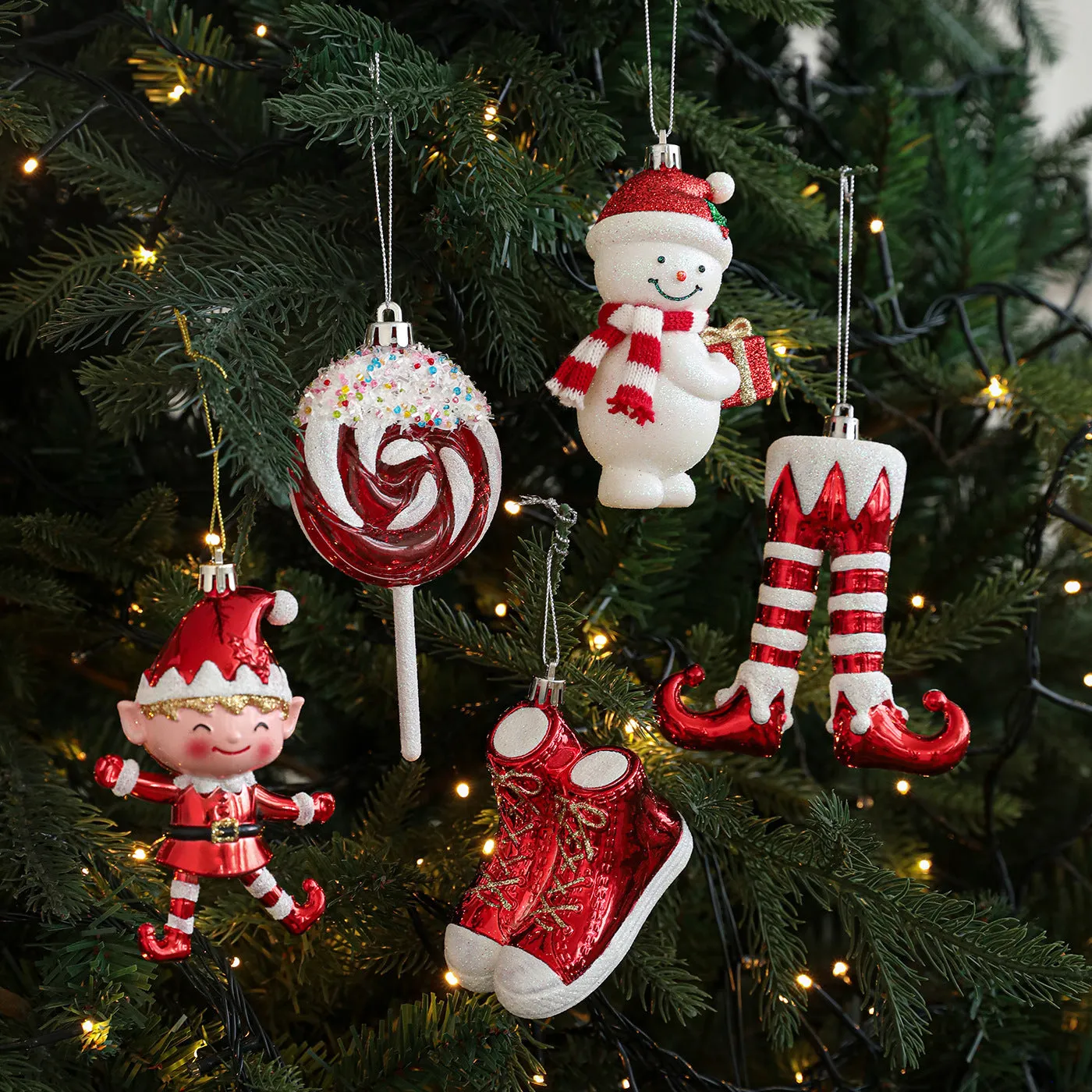 Light luxury plastic pendant charm with sticky powder finish in red and white, Snowman style for bag decoration