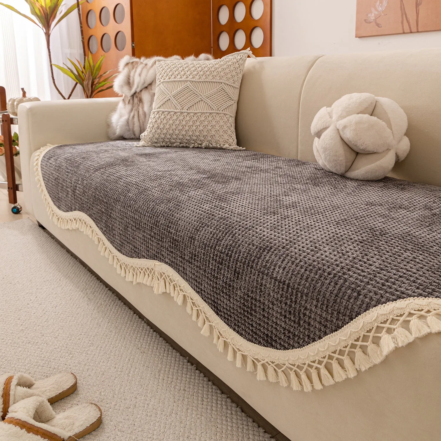 Special-shaped tassel short plush non-slip sofa cover in solid colour polyester, available in sizes 90x160cm to 90x240cm