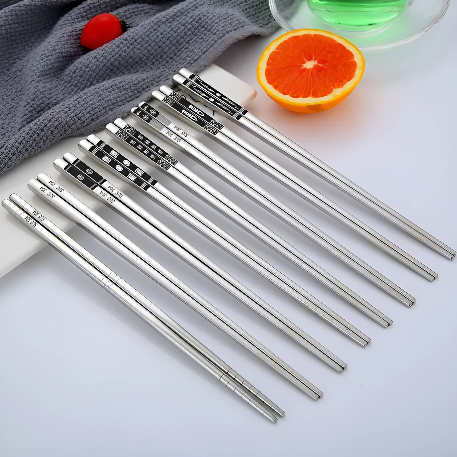 Pair of SUS 304 stainless steel square head chopsticks with solid colour modern simplicity design