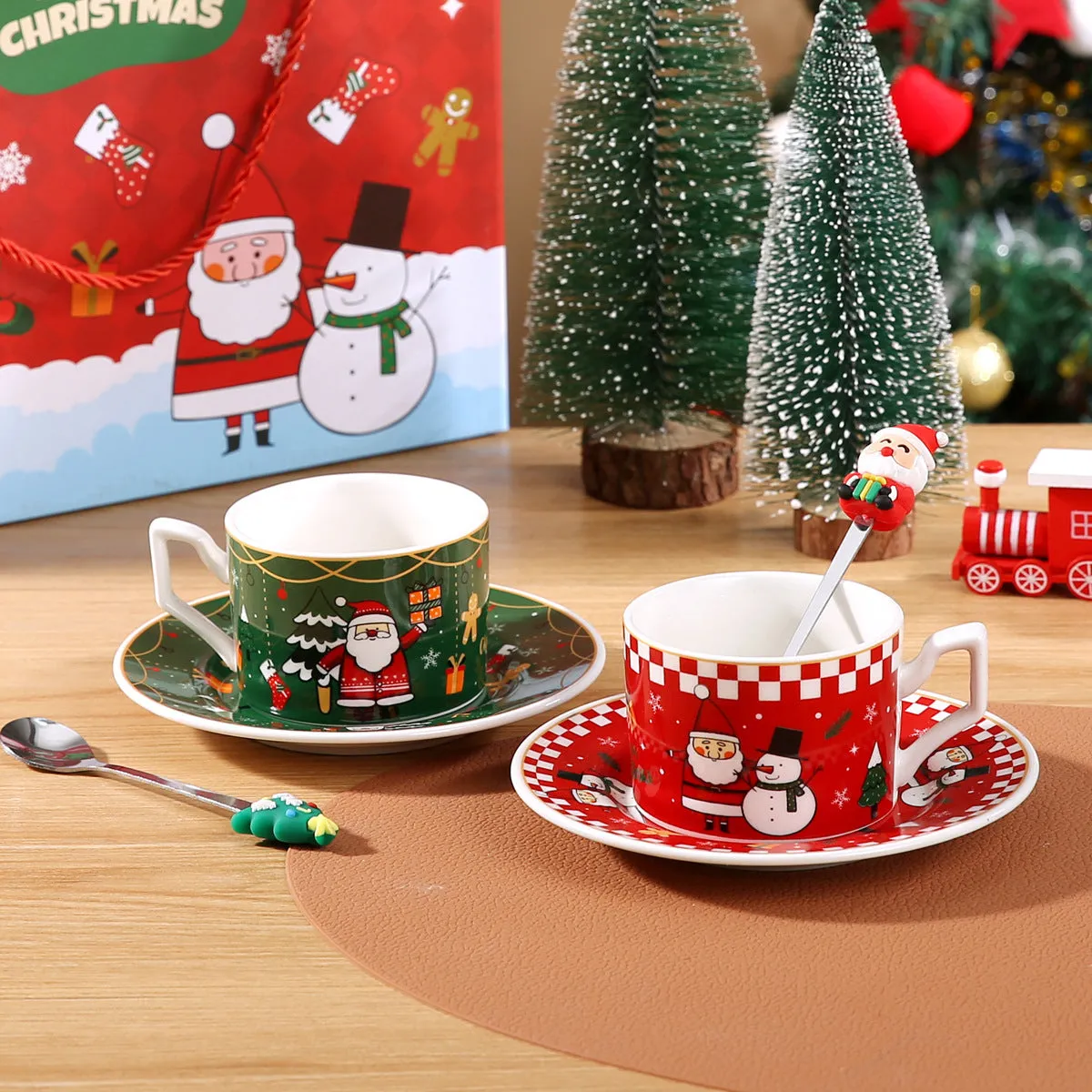 Nordic Santa Claus ceramic coffee mug set with spoon, 200ml capacity, height 6.8cm, caliber 8.5cm, cartoon Santa pattern