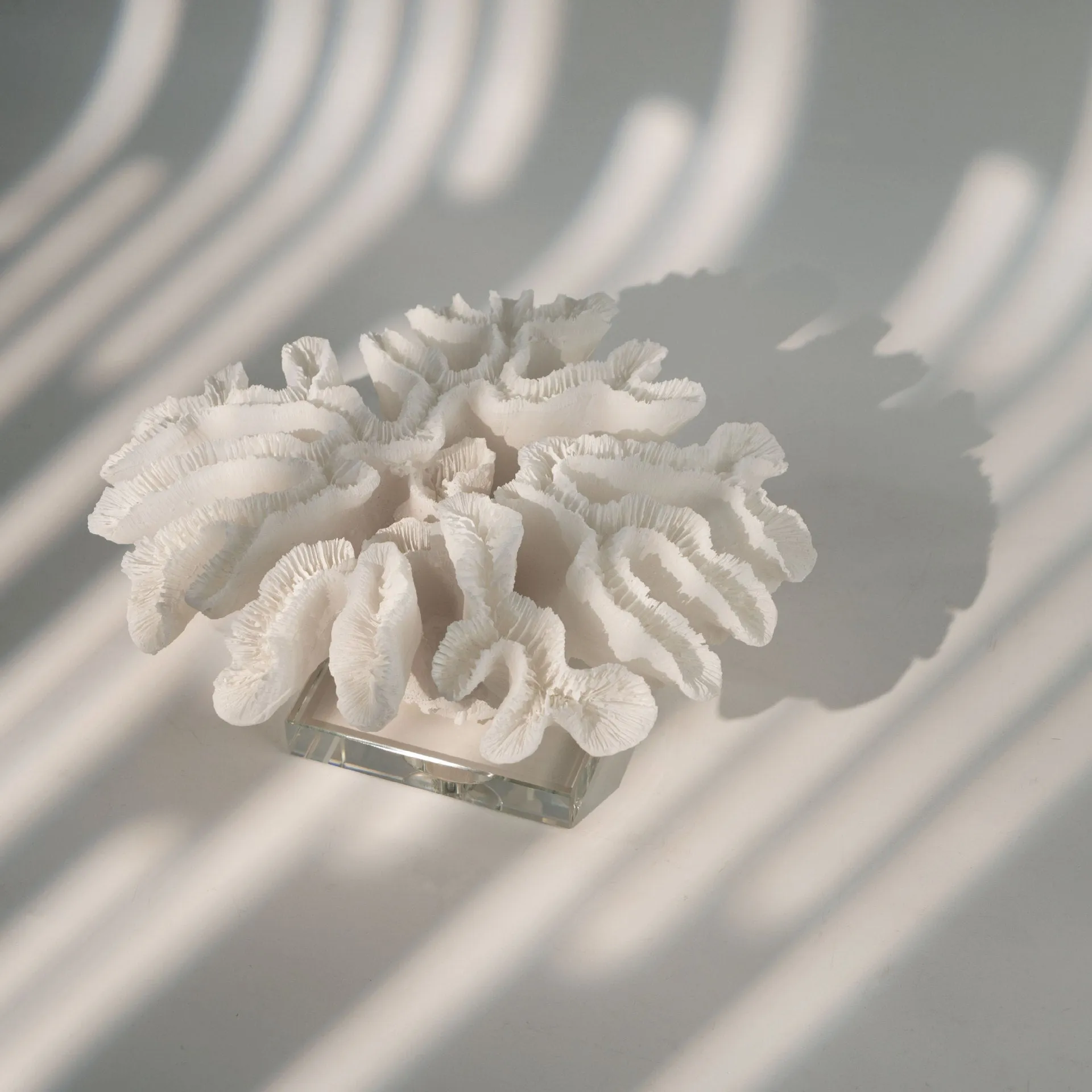 Nordic modern light luxury resin coral ornament, white colour, 34x31x15cm, on a wooden desk
