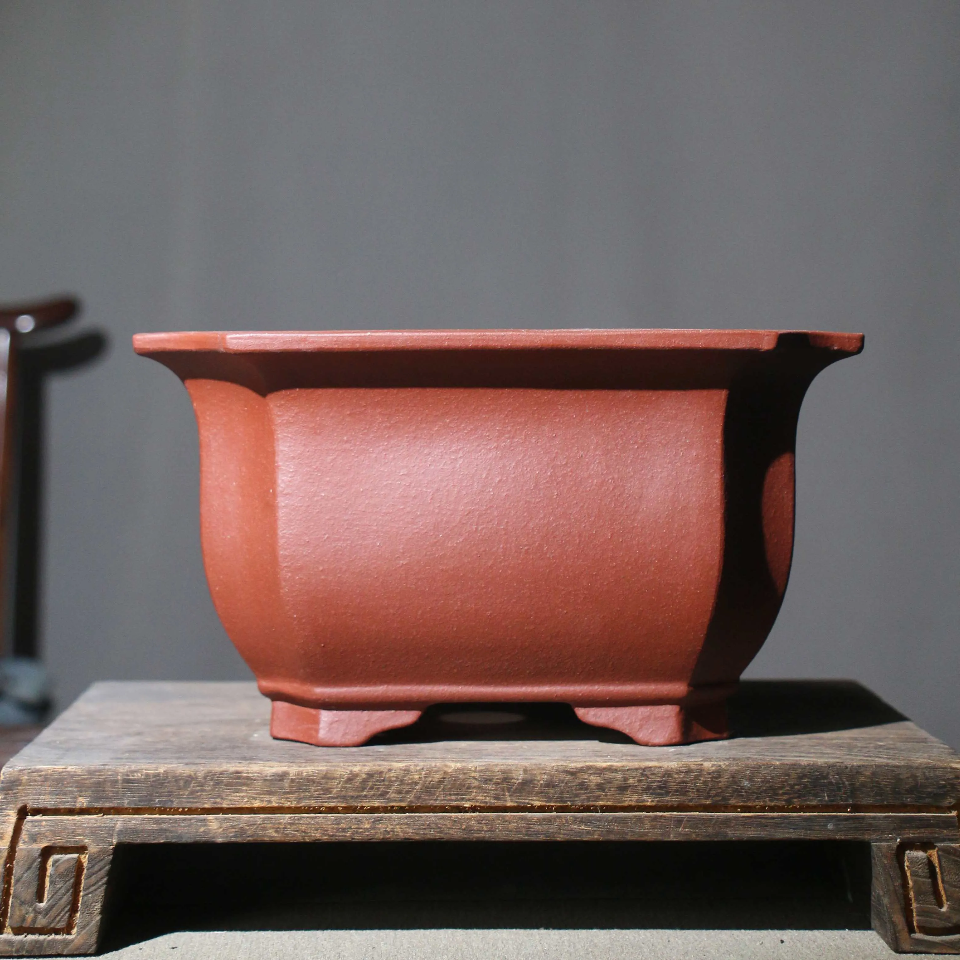 Chinese-style classical purple clay flowerpot for indoor bonsai with medium or large size options in brown or purple clay colour