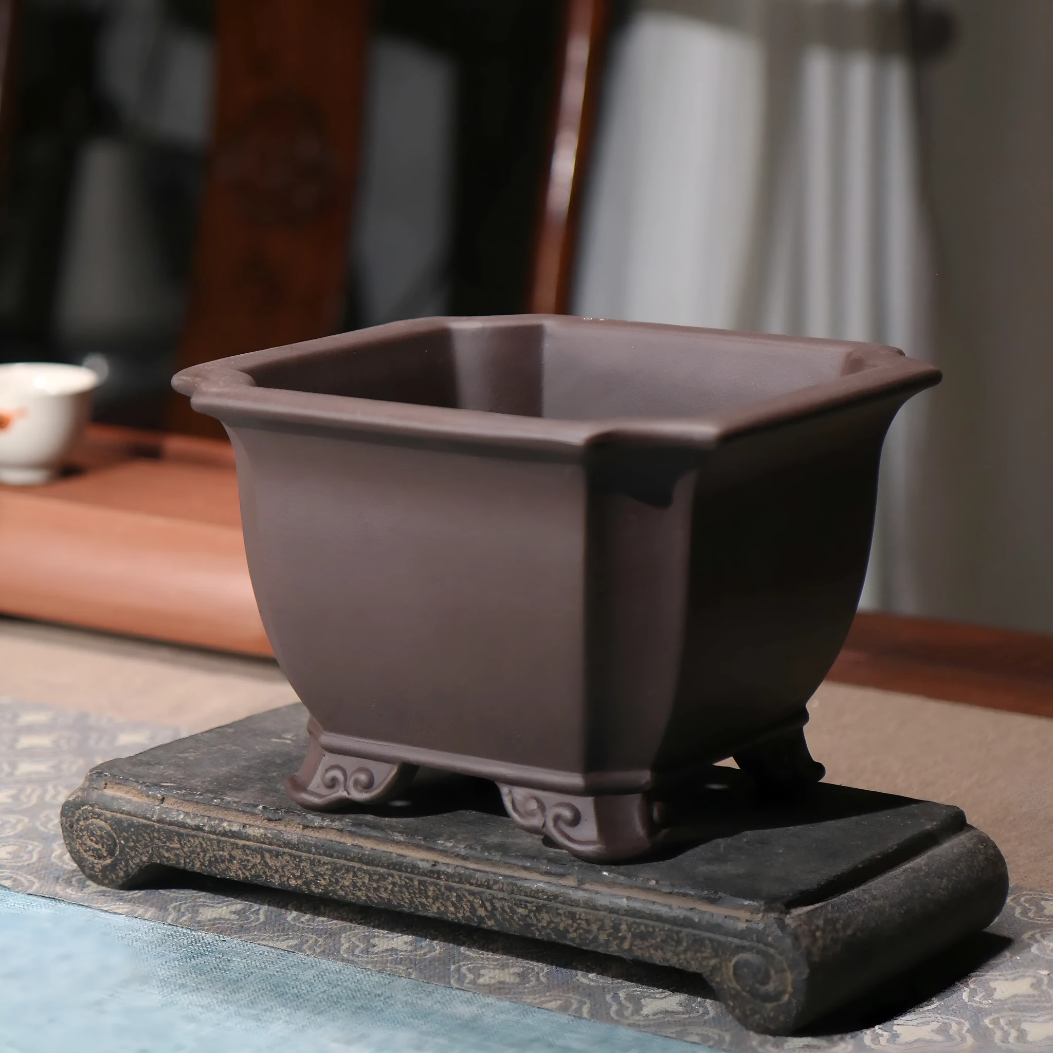 Chinese-style classical purple clay flowerpot for indoor bonsai with medium or large size options in brown or purple clay colour
