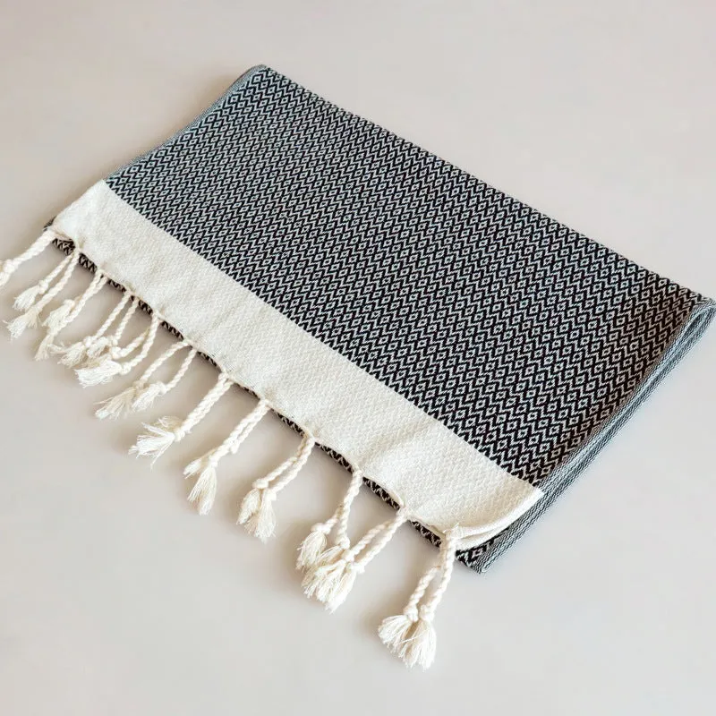 Square cotton yarn-dyed tassel napkin in multiple colours for table setting