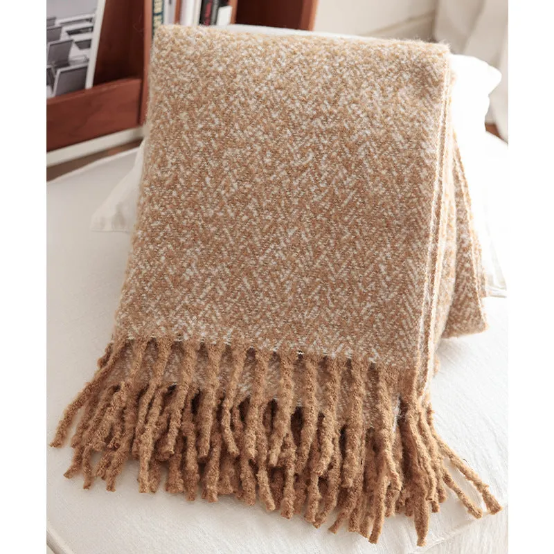 Polyester sofa blanket 120x170cm in khaki folded on a modern sofa