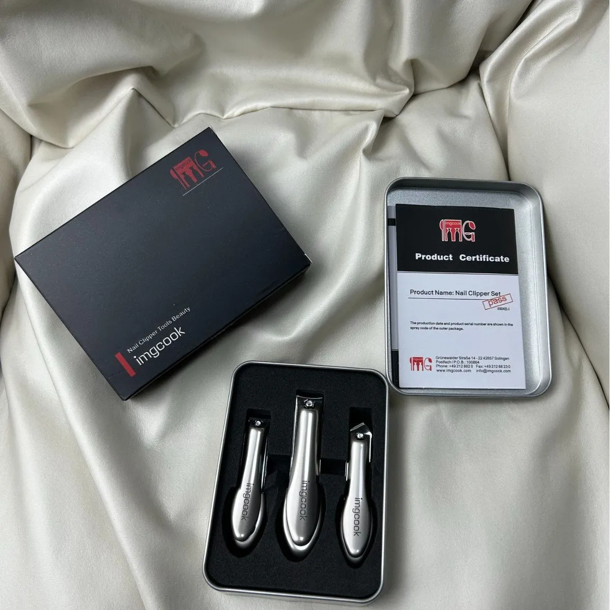 Three-piece anti-splash nail clippers set in black colour made from alloy and stainless steel