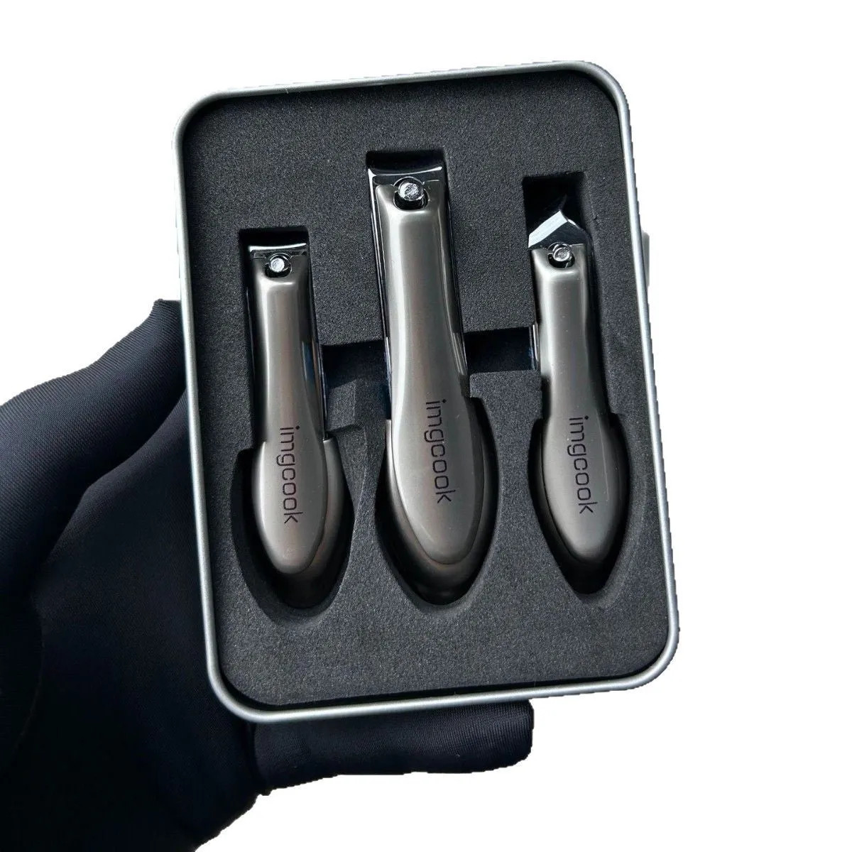 Three-piece anti-splash nail clippers set in black colour made from alloy and stainless steel