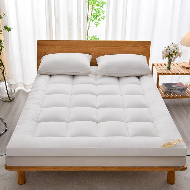 Thickened three-dimensional feather velvet mattress sheet in alpaca colour on a 1.8m bed