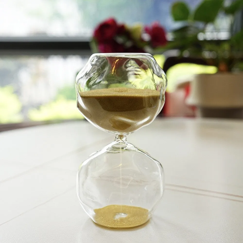 Borosilicate glass sand timer with coloured sand in a European-style blown glass hourglass