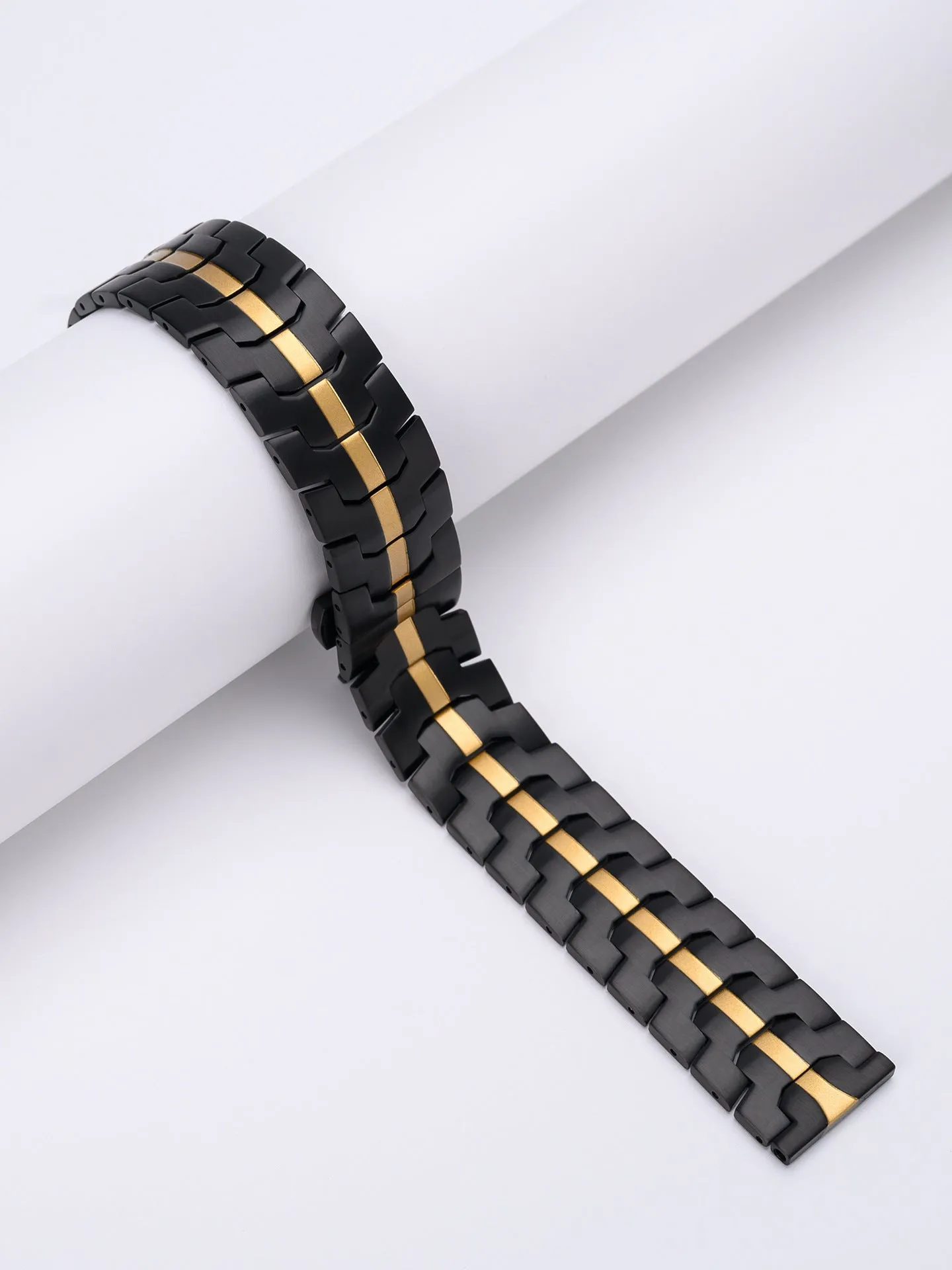 Stainless steel watch strap for Samsung Galaxy Watch in silver, black, titanium and other colours.