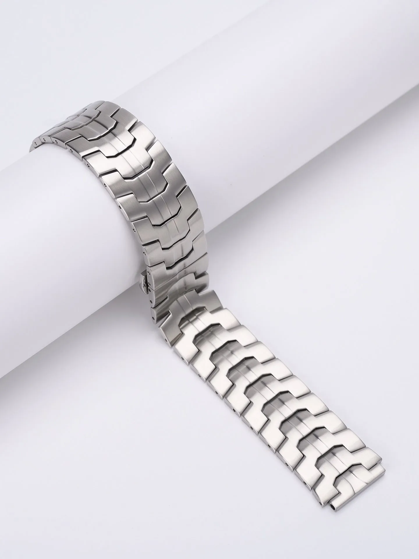 Stainless steel watch strap for Samsung Galaxy Watch in silver, black, titanium and other colours.