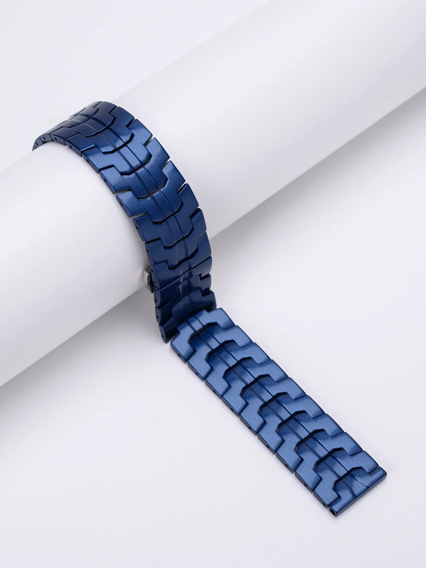 Stainless steel watch strap for Samsung Galaxy Watch in silver, black, titanium and other colours.