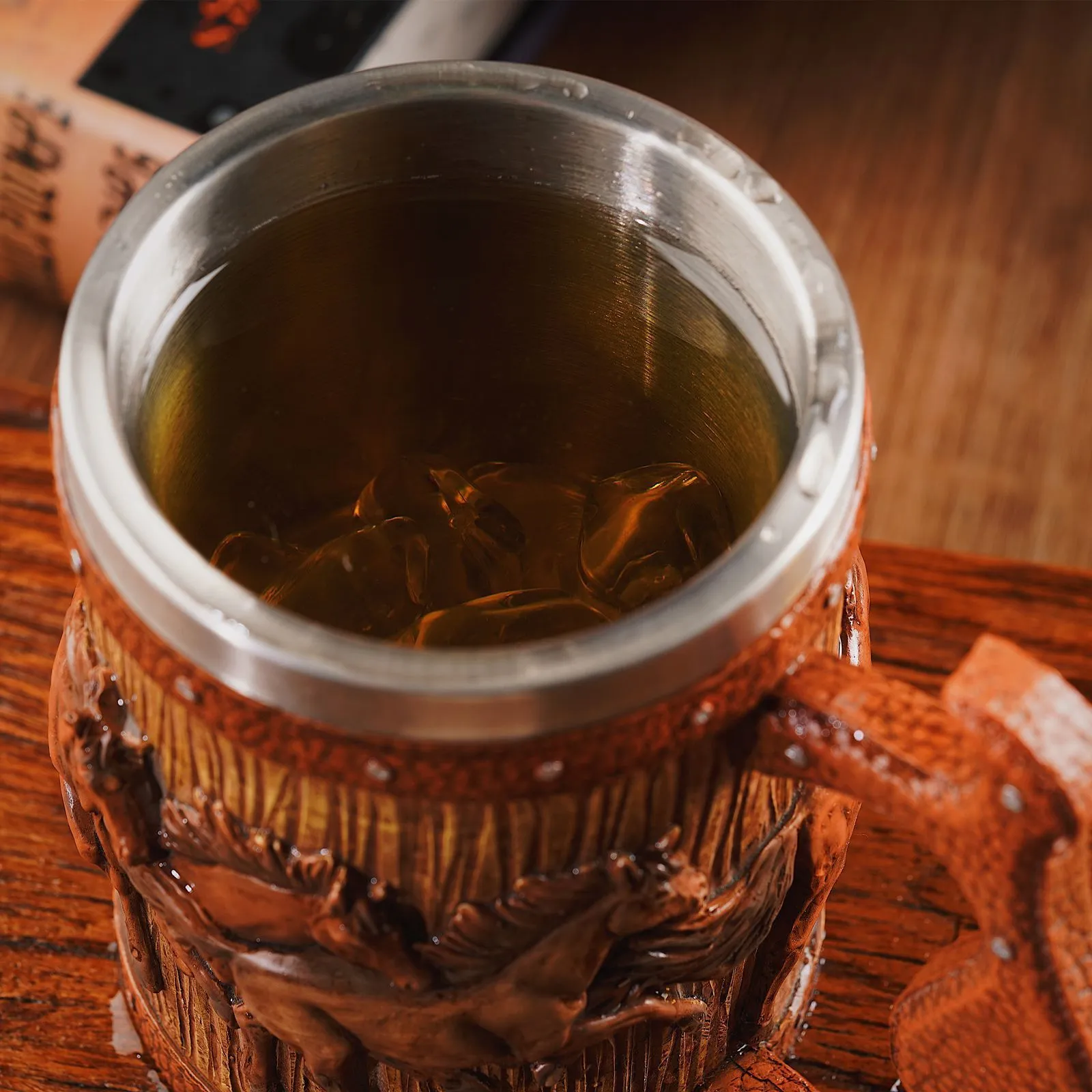 Brown simulation wooden barrel resin beer mug with horse design, 600ml capacity, on table