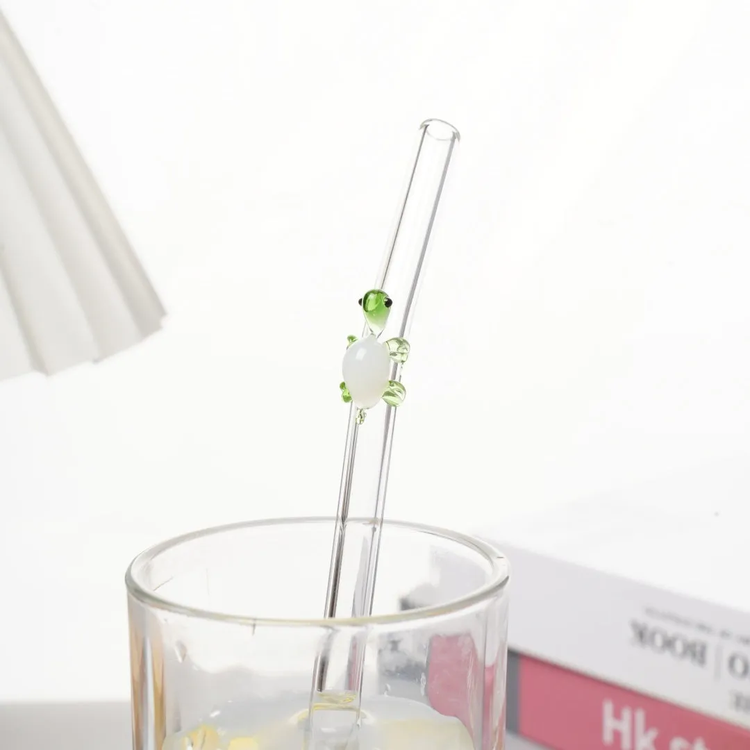 Turtle-shaped high borosilicate glass elbow straw for children in assorted colours