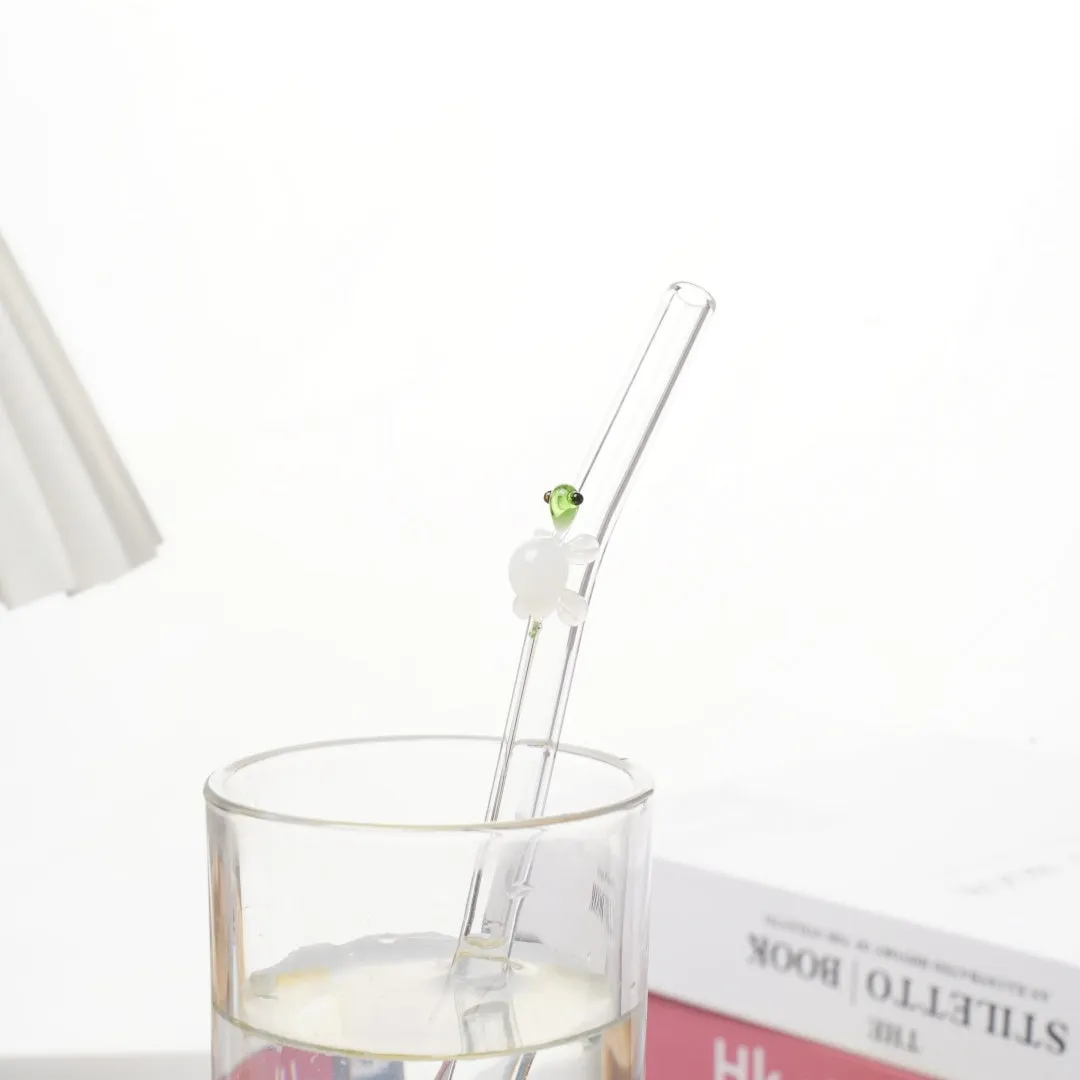 Turtle-shaped high borosilicate glass elbow straw for children in assorted colours