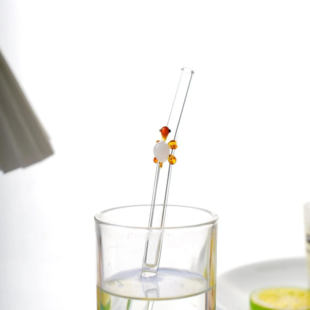 Turtle-shaped high borosilicate glass elbow straw for children in assorted colours