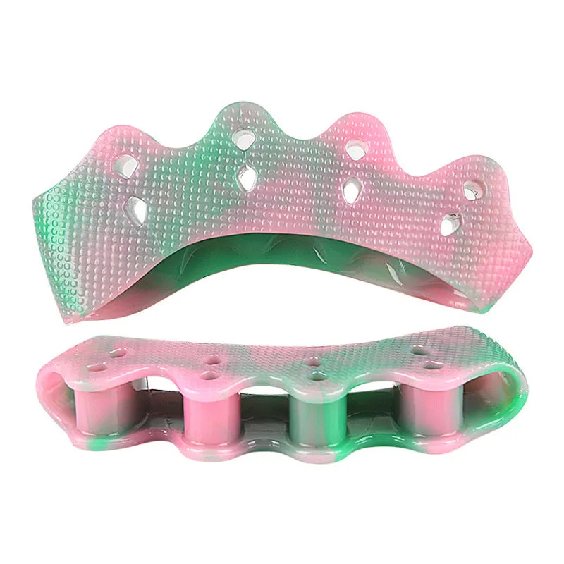 Five-hole toe separator in gradient colour made from soft SEBS material for valgus correction
