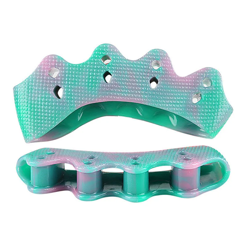 Five-hole toe separator in gradient colour made from soft SEBS material for valgus correction