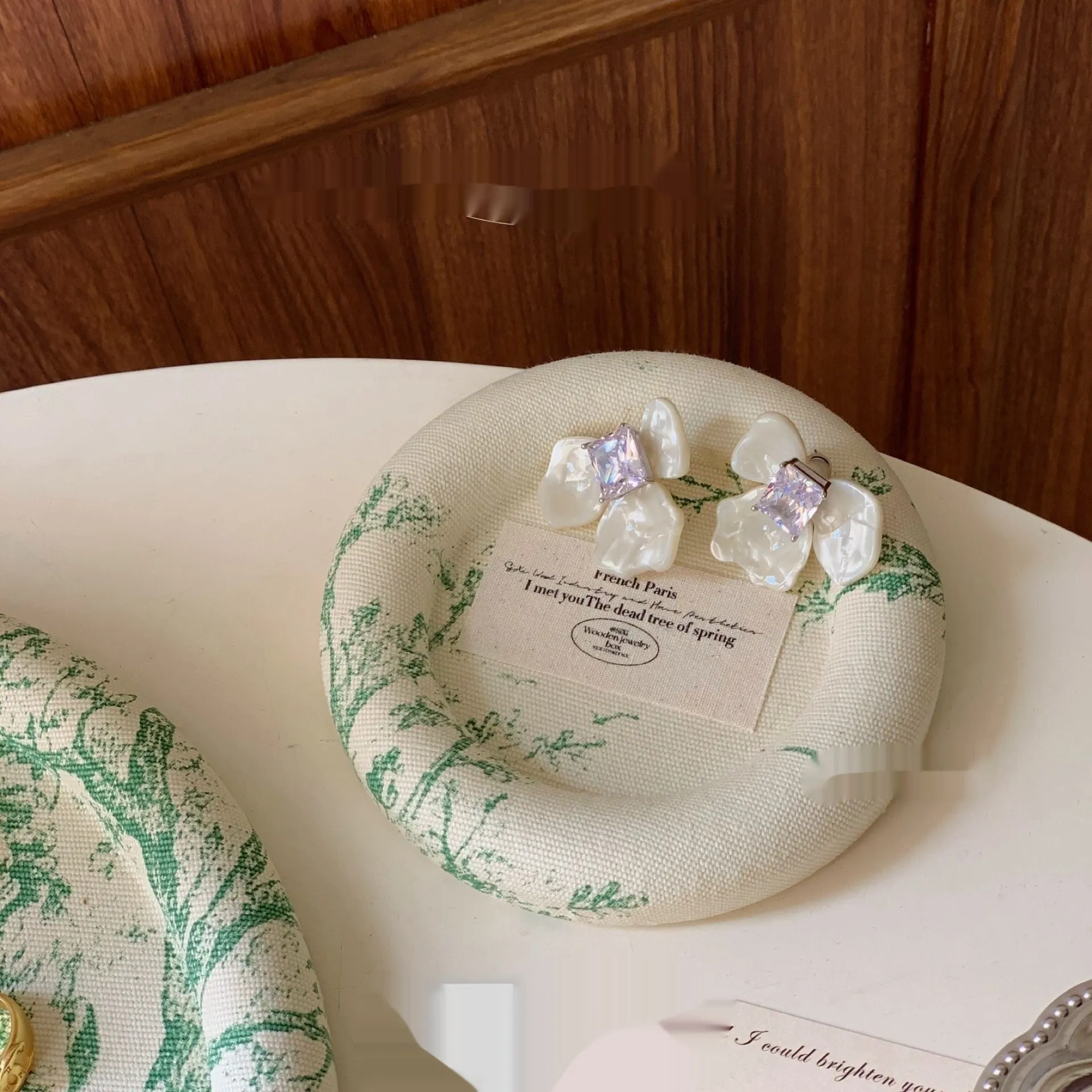Retro fabric MDF jewelry tray for bracelet and necklace storage, available in blue or green