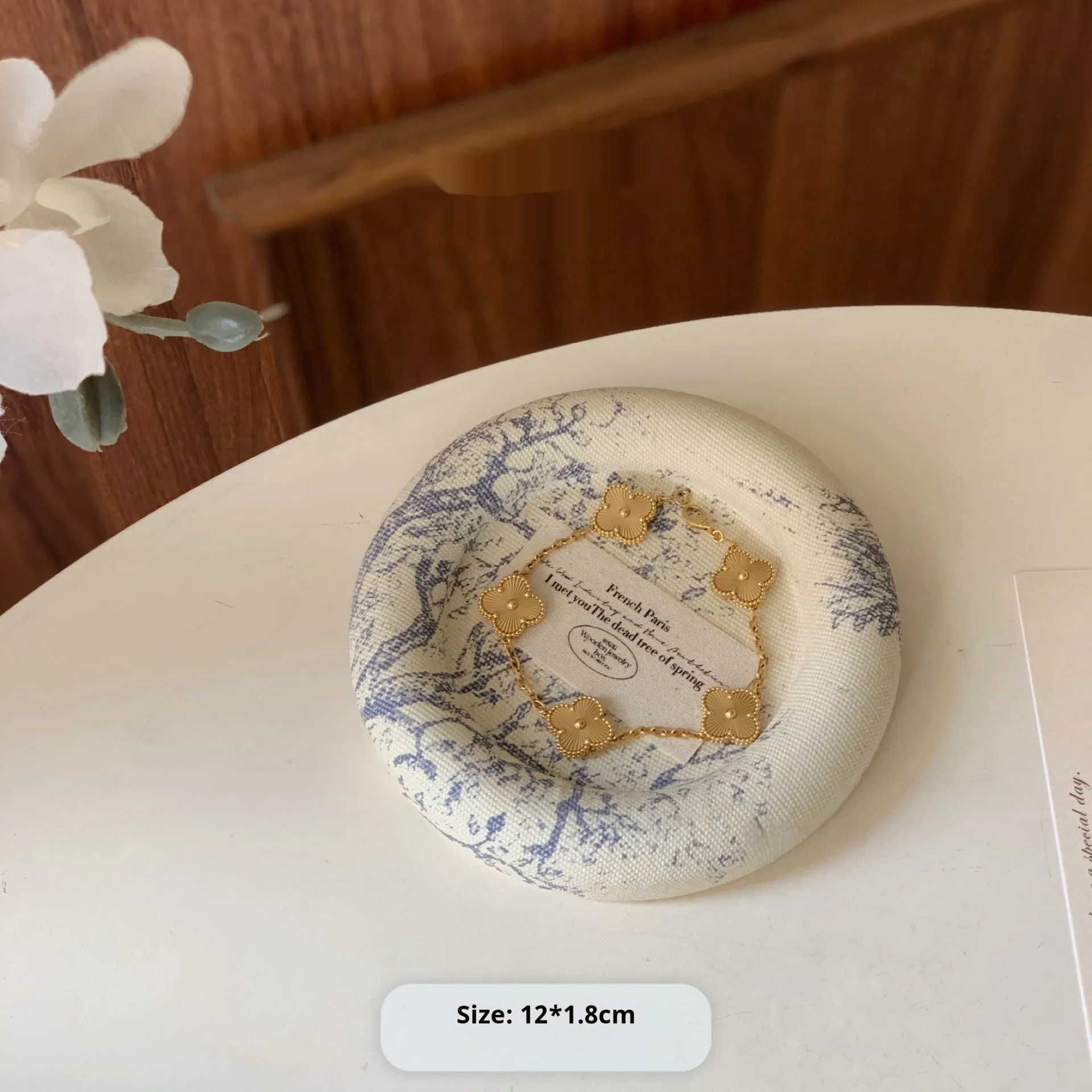 Retro fabric MDF jewelry tray for bracelet and necklace storage, available in blue or green