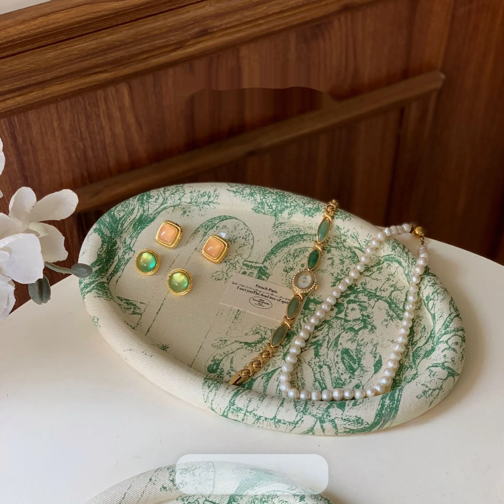 Retro fabric MDF jewelry tray for bracelet and necklace storage, available in blue or green
