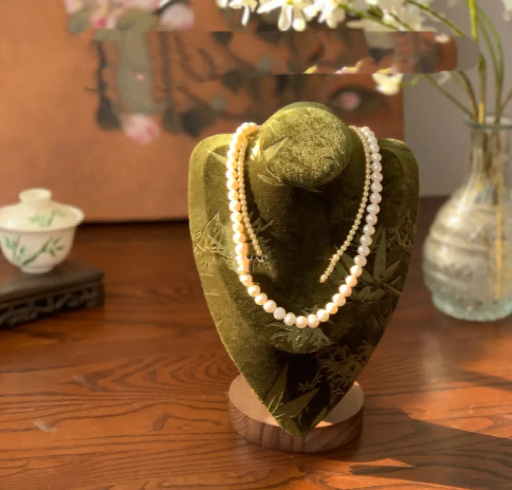 Walnut solid wood necklace display stand with Jiangnan ink painting bamboo design and multiple tiers