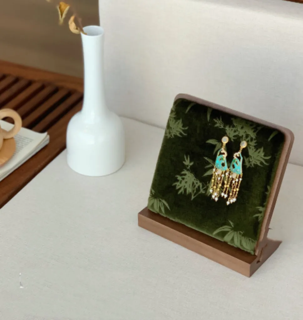 Walnut solid wood necklace display stand with Jiangnan ink painting bamboo design and multiple tiers