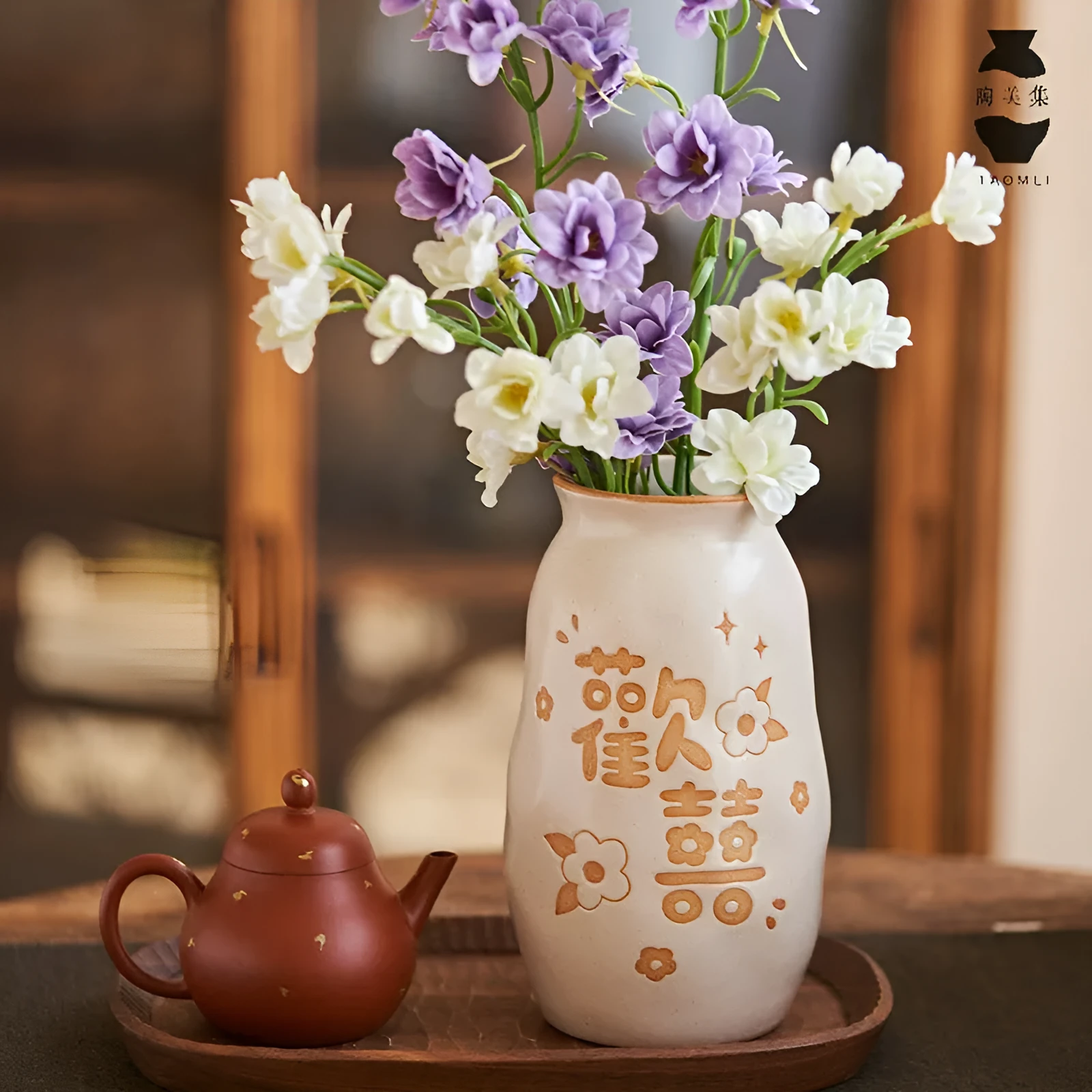 Chinese hand-painted ceramic joy vase with traditional carving on 8cm base