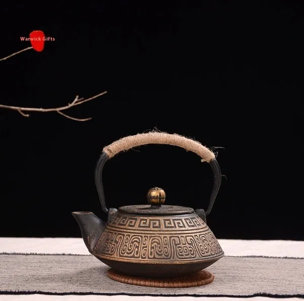 Japanese style cast iron teapot with decorative patterns in 0.9 litre capacity